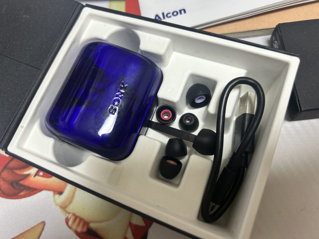 INZONE Budsの本体と付属品